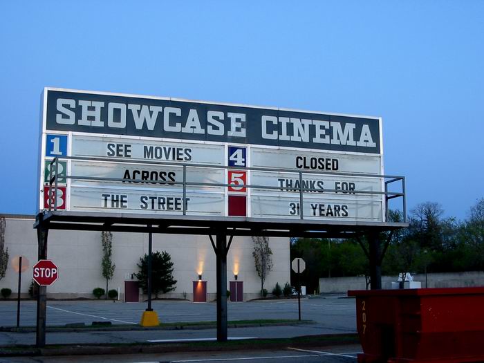 Showcase Cinemas Pontiac 1-5 - Marquee (newer photo)